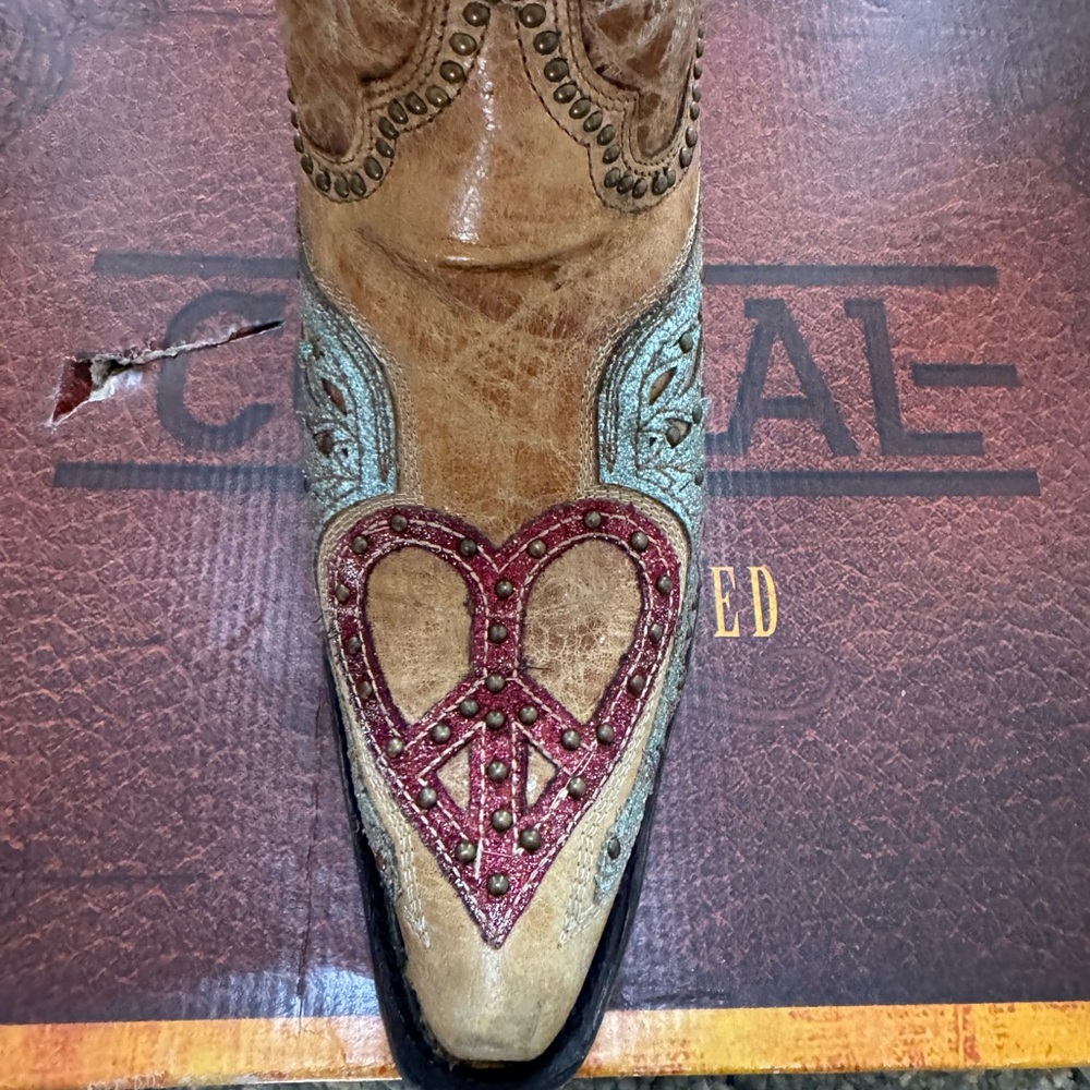 Corral Women’s Sand Heart and Wings Overlay and Embroidery Size 11 - Picture 10 of 11